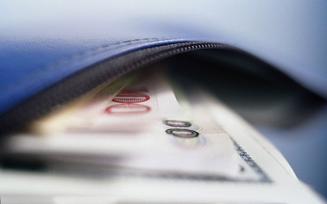 特朗普高关税政策引发避险情绪，金价逼近3400美元创历史新高